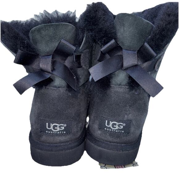 UGG Australia‎ Women's Sz 8 BAILEY BOW Black Shearling Sheepskin Ankle Boots - Picture 10 of 11